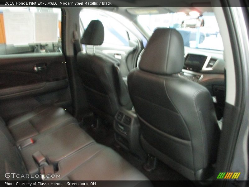 Modern Steel Metallic / Black 2018 Honda Pilot EX-L AWD