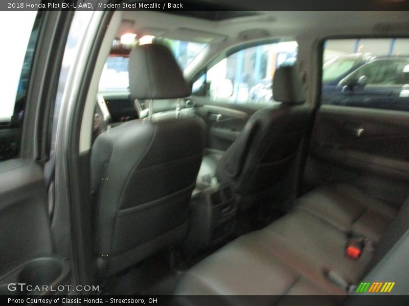 Modern Steel Metallic / Black 2018 Honda Pilot EX-L AWD