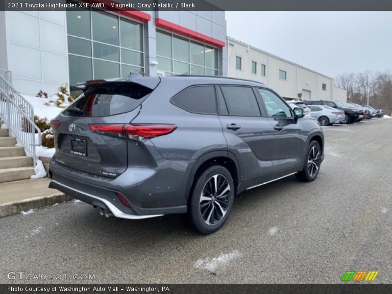 Magnetic Gray Metallic / Black 2021 Toyota Highlander XSE AWD