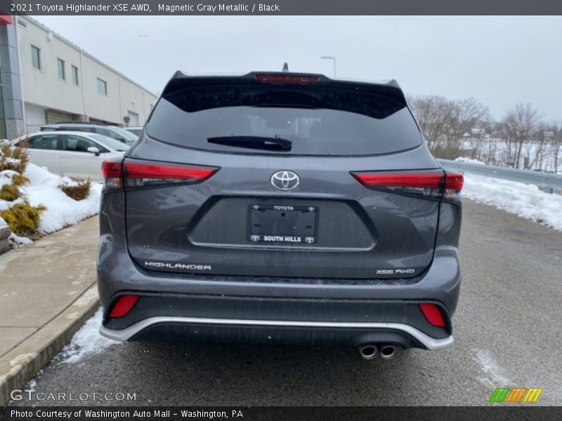 Magnetic Gray Metallic / Black 2021 Toyota Highlander XSE AWD