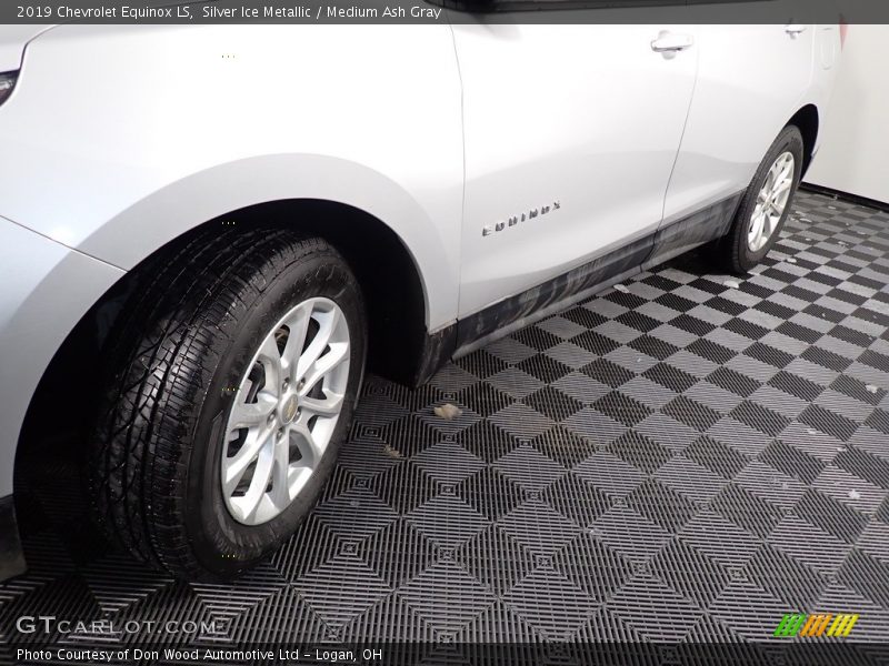 Silver Ice Metallic / Medium Ash Gray 2019 Chevrolet Equinox LS