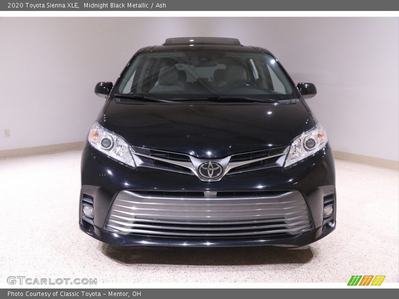 Midnight Black Metallic / Ash 2020 Toyota Sienna XLE