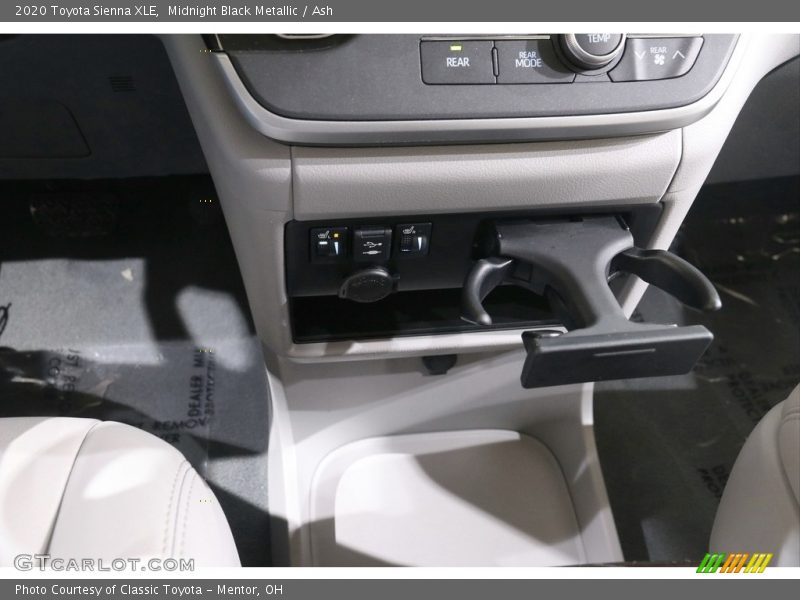 Midnight Black Metallic / Ash 2020 Toyota Sienna XLE