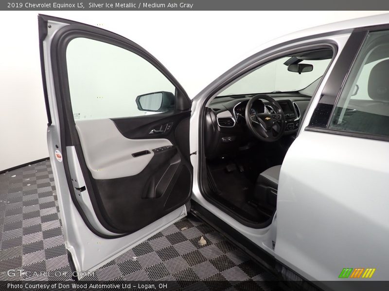 Silver Ice Metallic / Medium Ash Gray 2019 Chevrolet Equinox LS