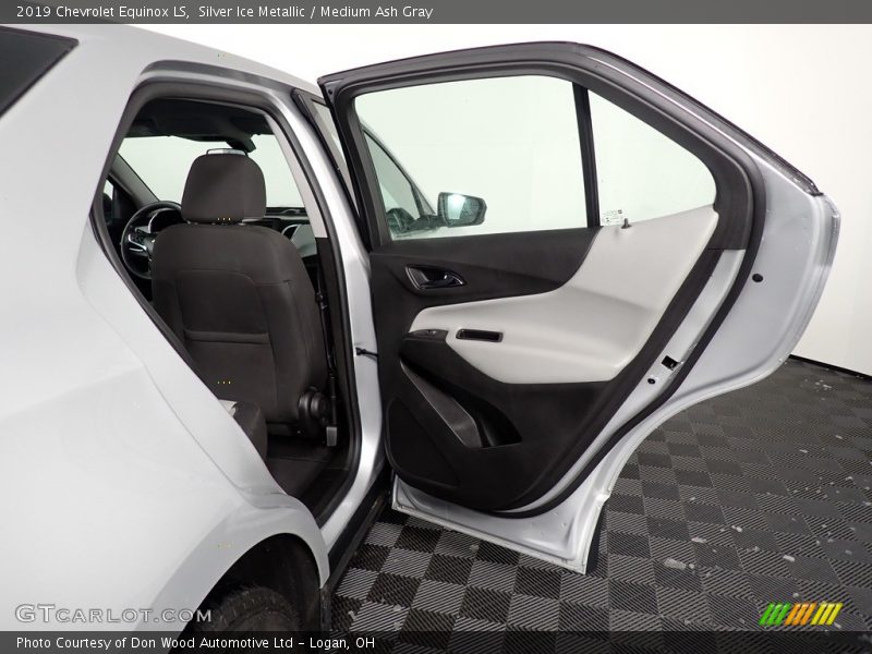 Silver Ice Metallic / Medium Ash Gray 2019 Chevrolet Equinox LS