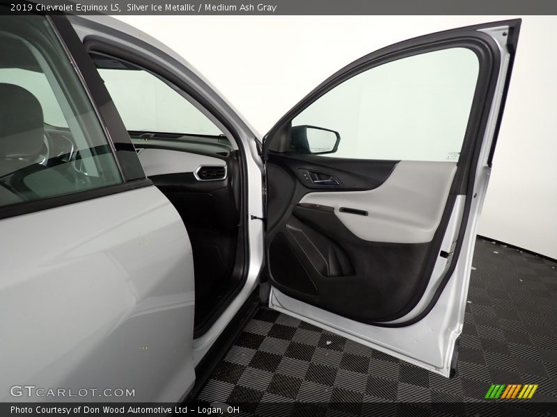 Silver Ice Metallic / Medium Ash Gray 2019 Chevrolet Equinox LS