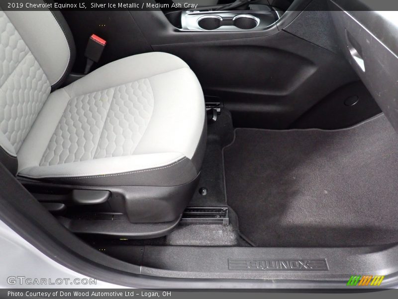 Silver Ice Metallic / Medium Ash Gray 2019 Chevrolet Equinox LS