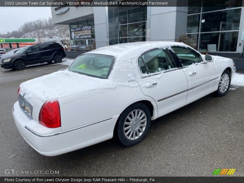 Vibrant White / Medium Dark Parchment/Light Parchment 2003 Lincoln Town Car Signature