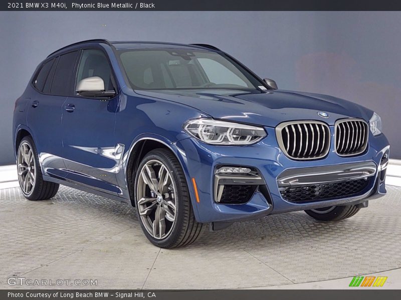 Front 3/4 View of 2021 X3 M40i