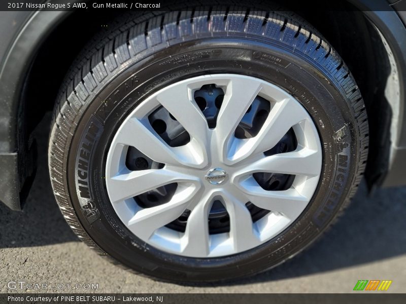 Gun Metallic / Charcoal 2017 Nissan Rogue S AWD