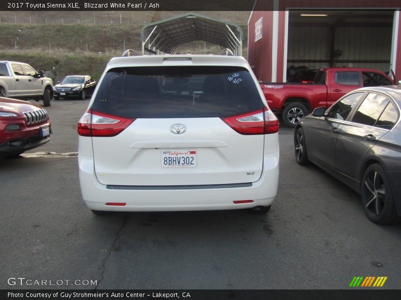 Blizzard White Pearl / Ash 2017 Toyota Sienna XLE