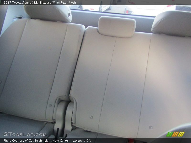 Blizzard White Pearl / Ash 2017 Toyota Sienna XLE