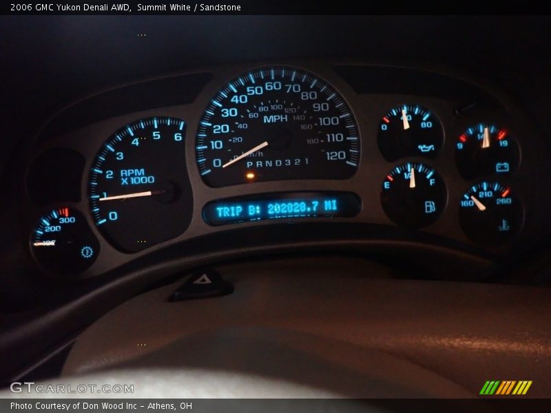 Summit White / Sandstone 2006 GMC Yukon Denali AWD