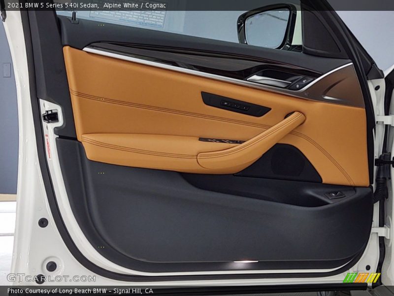 Door Panel of 2021 5 Series 540i Sedan