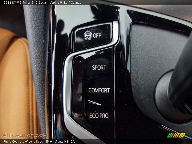 Alpine White / Cognac 2021 BMW 5 Series 540i Sedan