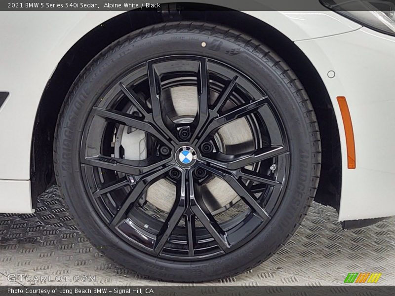 Alpine White / Black 2021 BMW 5 Series 540i Sedan