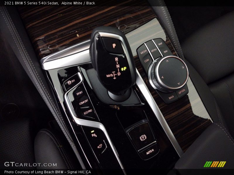 Alpine White / Black 2021 BMW 5 Series 540i Sedan