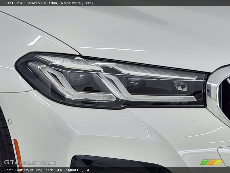 Alpine White / Black 2021 BMW 5 Series 540i Sedan