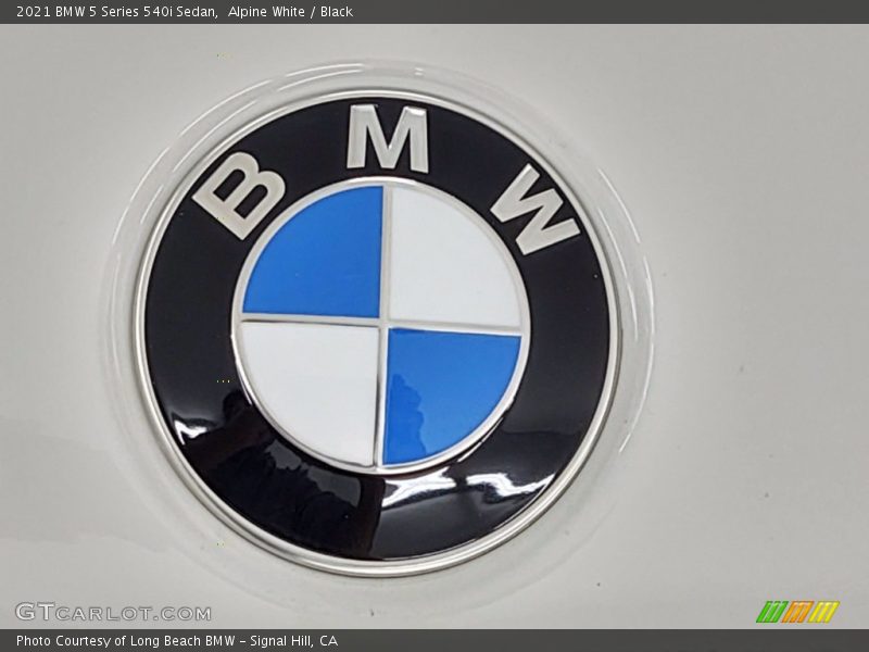Alpine White / Black 2021 BMW 5 Series 540i Sedan
