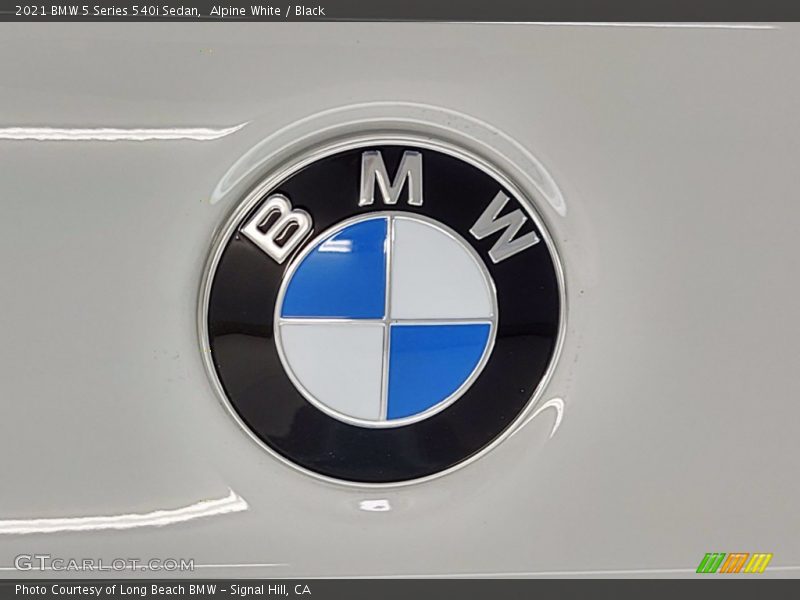 Alpine White / Black 2021 BMW 5 Series 540i Sedan