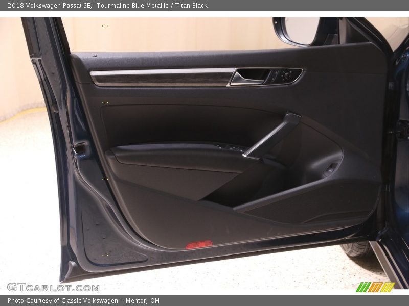 Tourmaline Blue Metallic / Titan Black 2018 Volkswagen Passat SE