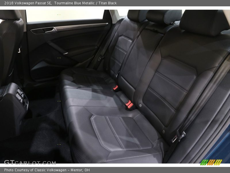 Tourmaline Blue Metallic / Titan Black 2018 Volkswagen Passat SE