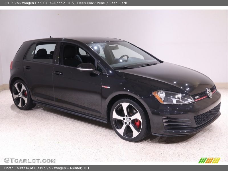 Deep Black Pearl / Titan Black 2017 Volkswagen Golf GTI 4-Door 2.0T S