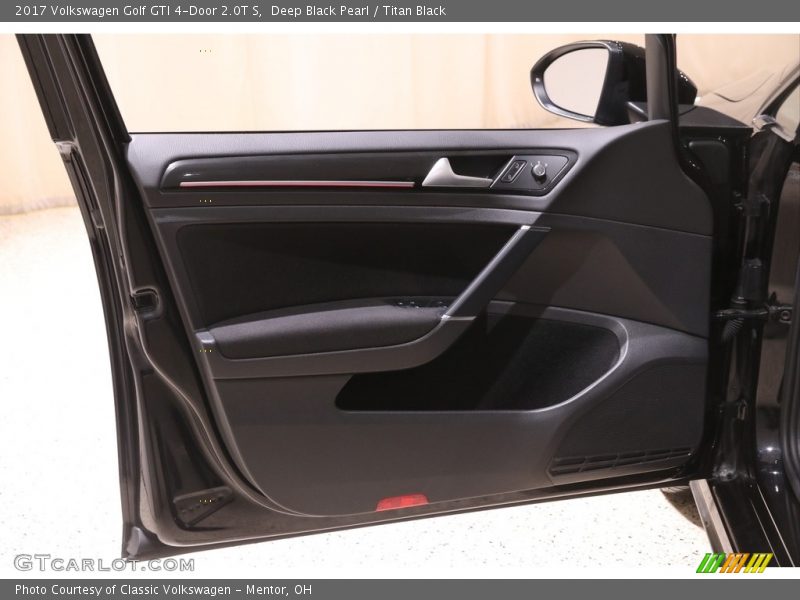 Deep Black Pearl / Titan Black 2017 Volkswagen Golf GTI 4-Door 2.0T S
