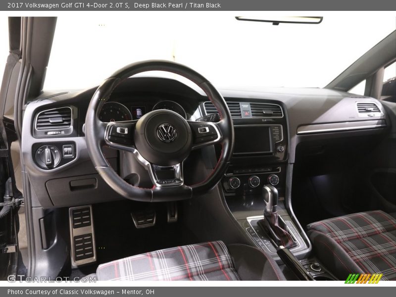 Deep Black Pearl / Titan Black 2017 Volkswagen Golf GTI 4-Door 2.0T S