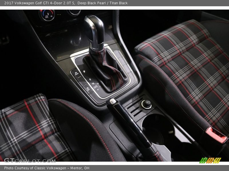 Deep Black Pearl / Titan Black 2017 Volkswagen Golf GTI 4-Door 2.0T S