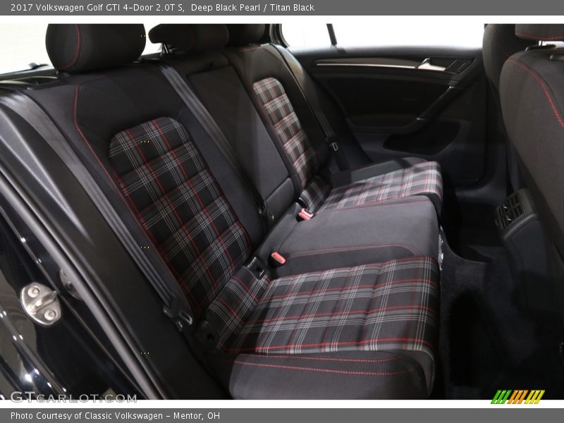 Deep Black Pearl / Titan Black 2017 Volkswagen Golf GTI 4-Door 2.0T S
