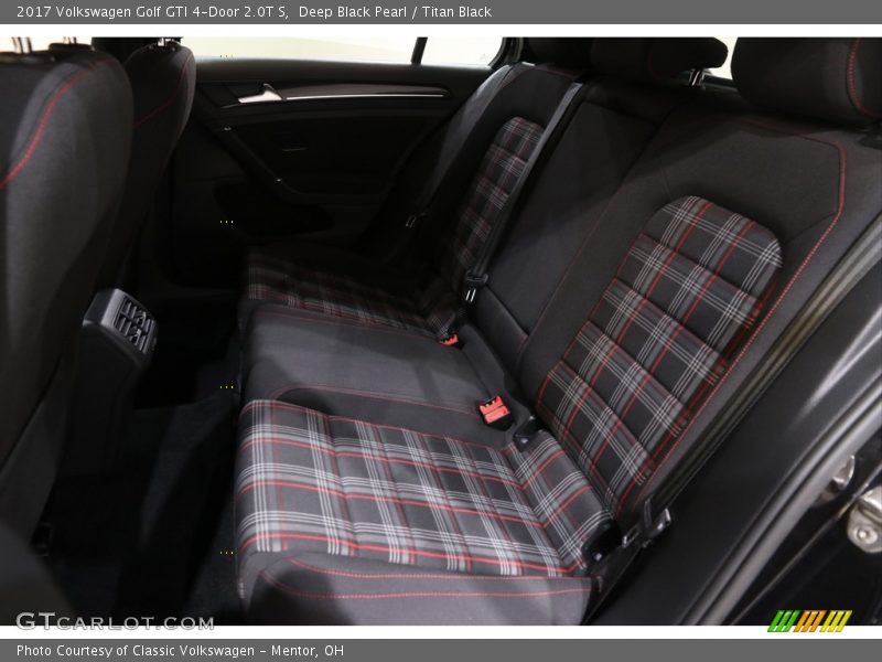 Deep Black Pearl / Titan Black 2017 Volkswagen Golf GTI 4-Door 2.0T S