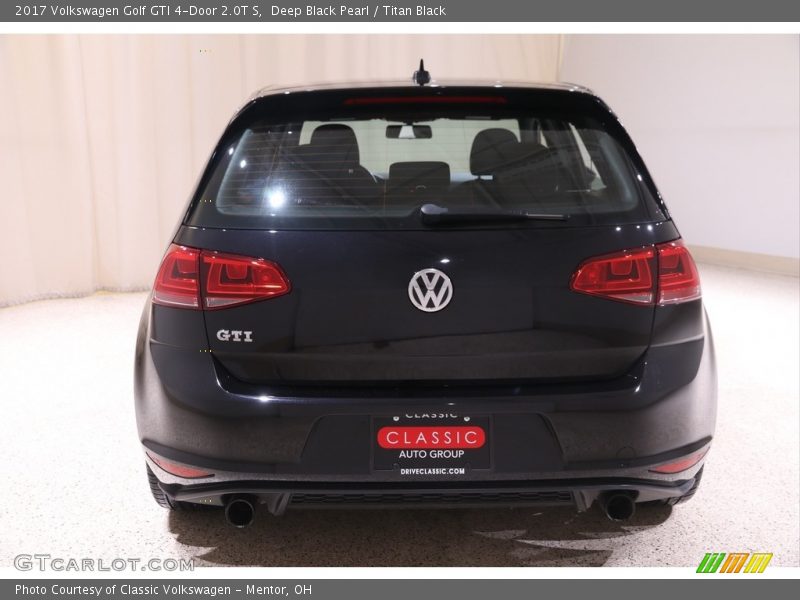 Deep Black Pearl / Titan Black 2017 Volkswagen Golf GTI 4-Door 2.0T S