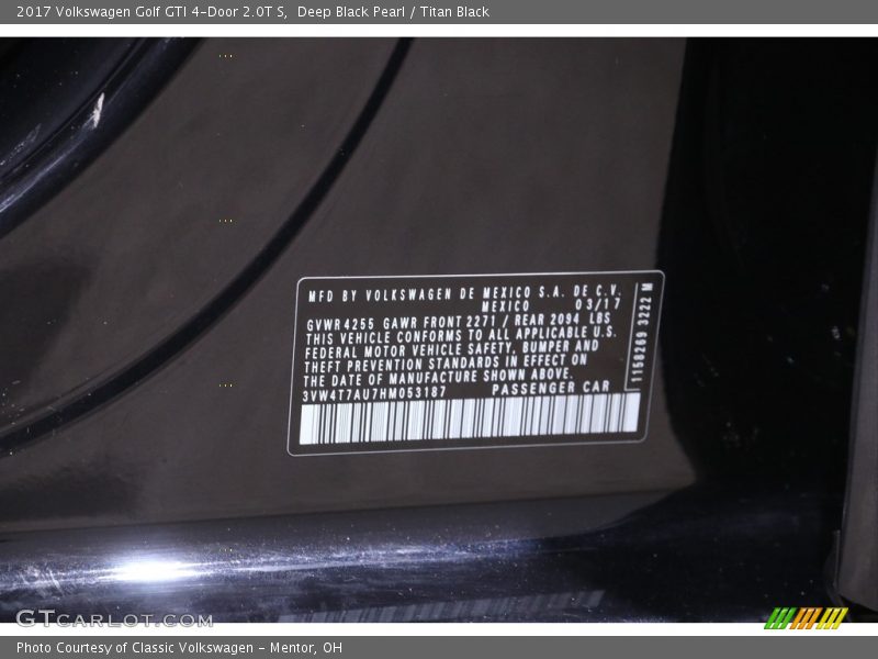 Deep Black Pearl / Titan Black 2017 Volkswagen Golf GTI 4-Door 2.0T S