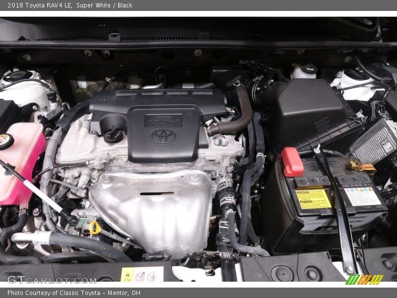 Super White / Black 2018 Toyota RAV4 LE