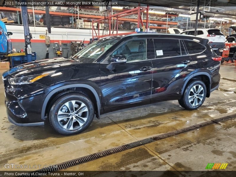 Midnight Black Metallic / Black 2021 Toyota Highlander XLE AWD