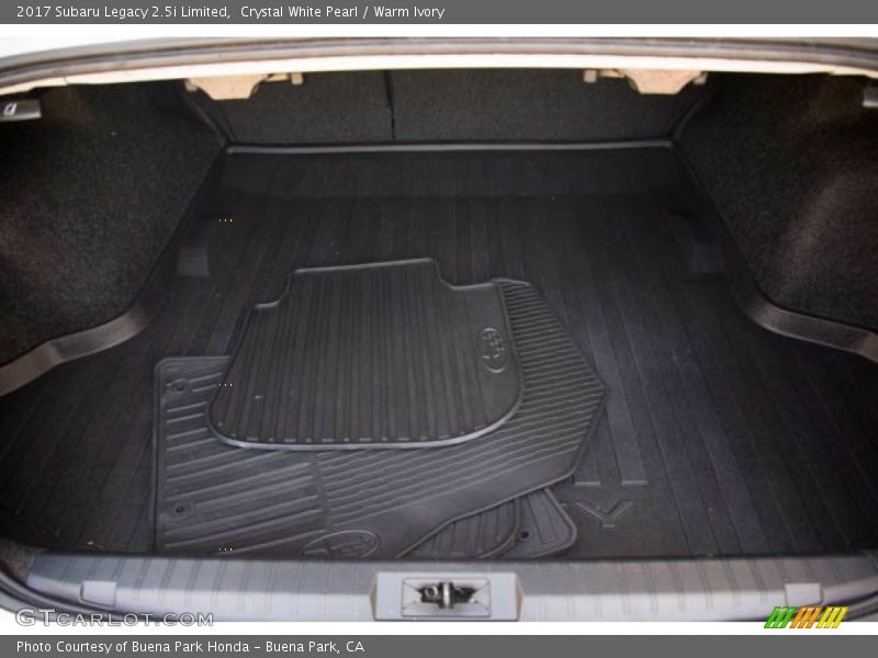 Crystal White Pearl / Warm Ivory 2017 Subaru Legacy 2.5i Limited