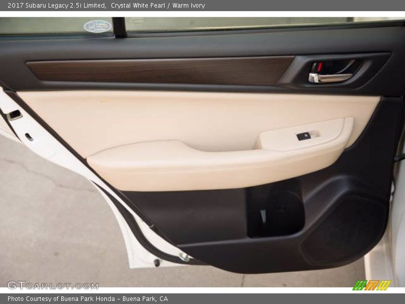 Crystal White Pearl / Warm Ivory 2017 Subaru Legacy 2.5i Limited