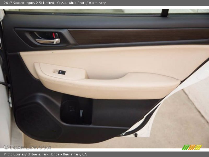 Crystal White Pearl / Warm Ivory 2017 Subaru Legacy 2.5i Limited