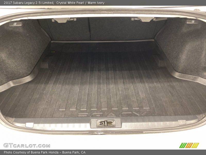 Crystal White Pearl / Warm Ivory 2017 Subaru Legacy 2.5i Limited