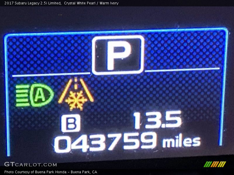 Crystal White Pearl / Warm Ivory 2017 Subaru Legacy 2.5i Limited