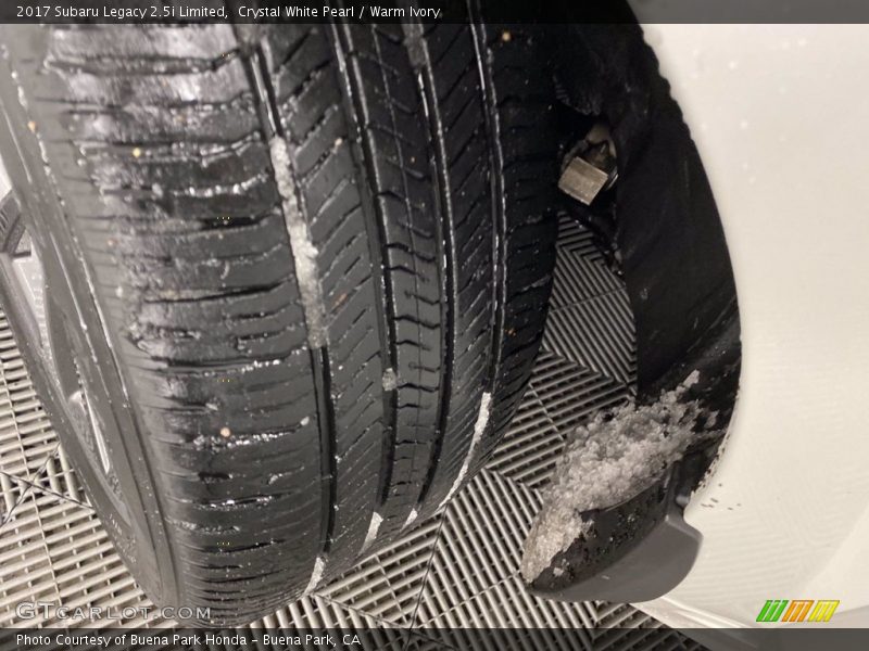 Crystal White Pearl / Warm Ivory 2017 Subaru Legacy 2.5i Limited