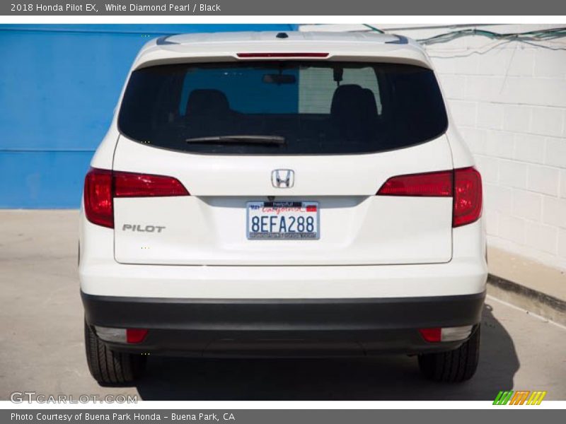 White Diamond Pearl / Black 2018 Honda Pilot EX