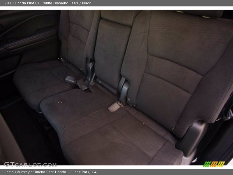 White Diamond Pearl / Black 2018 Honda Pilot EX
