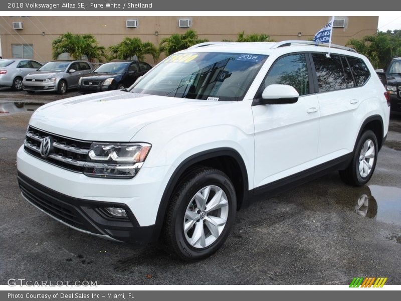 Front 3/4 View of 2018 Atlas SE