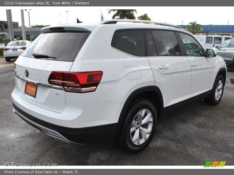 Pure White / Shetland 2018 Volkswagen Atlas SE