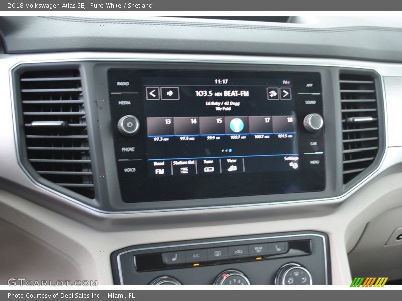 Pure White / Shetland 2018 Volkswagen Atlas SE