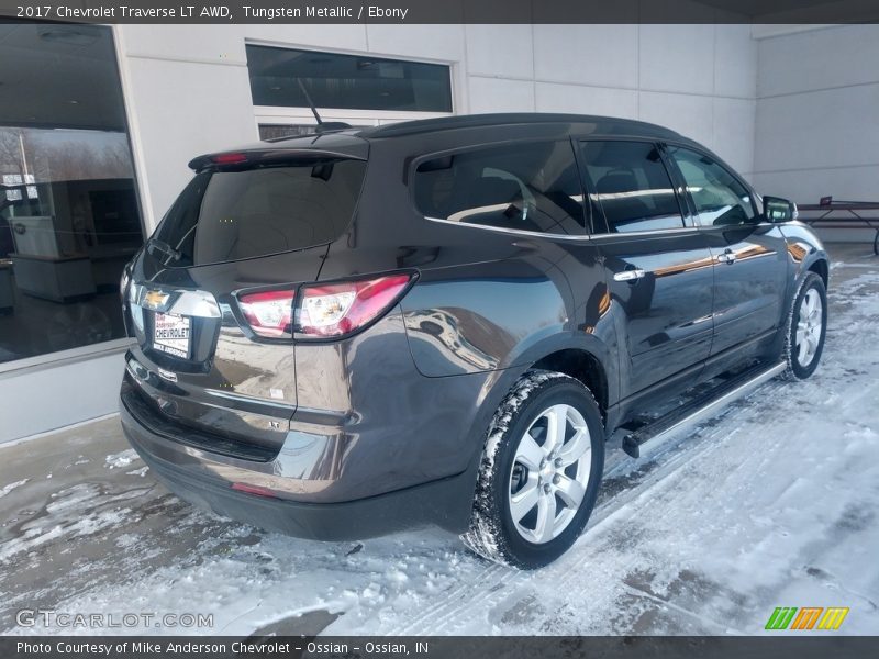 Tungsten Metallic / Ebony 2017 Chevrolet Traverse LT AWD