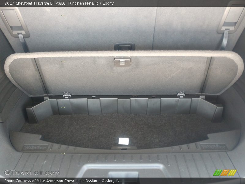 Tungsten Metallic / Ebony 2017 Chevrolet Traverse LT AWD