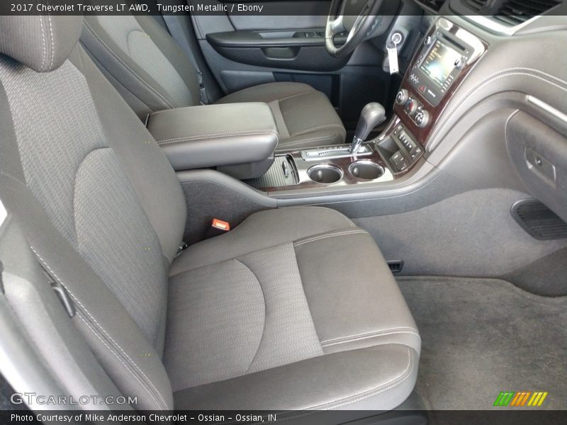 Tungsten Metallic / Ebony 2017 Chevrolet Traverse LT AWD